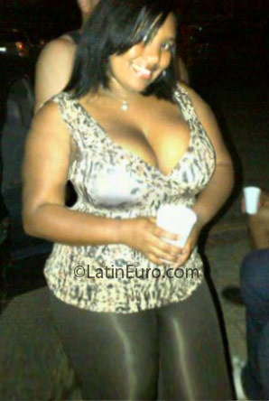 Date this nice looking Dominican Republic girl Maribel from Santo Domingo DO8499