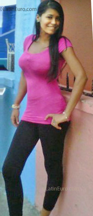 Date this good-looking Dominican Republic girl Carol rodriguez from Santo Domingo DO8532