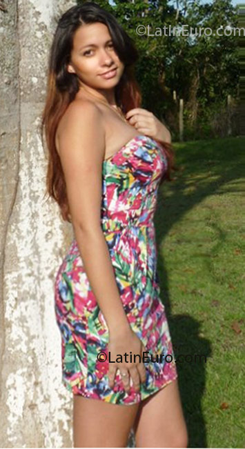 Date this pretty Brazil girl Tabata from Recife BR5888