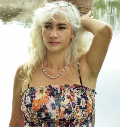Date this happy Colombia girl Lucero09 from Cali CO7547