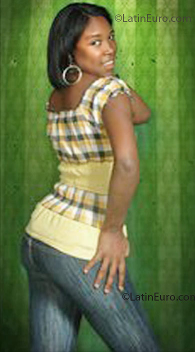 Date this hot Dominican Republic girl Yohanna from Santo Domingo DO8558