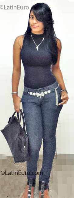 Date this funny Dominican Republic girl Nashley from Santiago DO8574