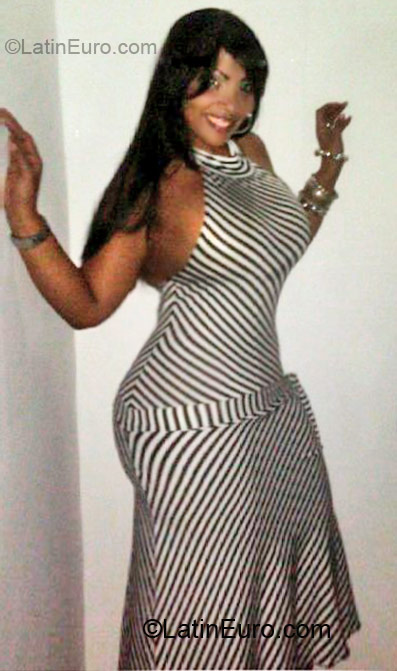 Date this athletic Dominican Republic girl Wendy from Santo Domingo DO8608