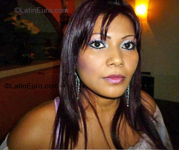 Date this voluptuous Colombia girl Lorena from Cali CO7565