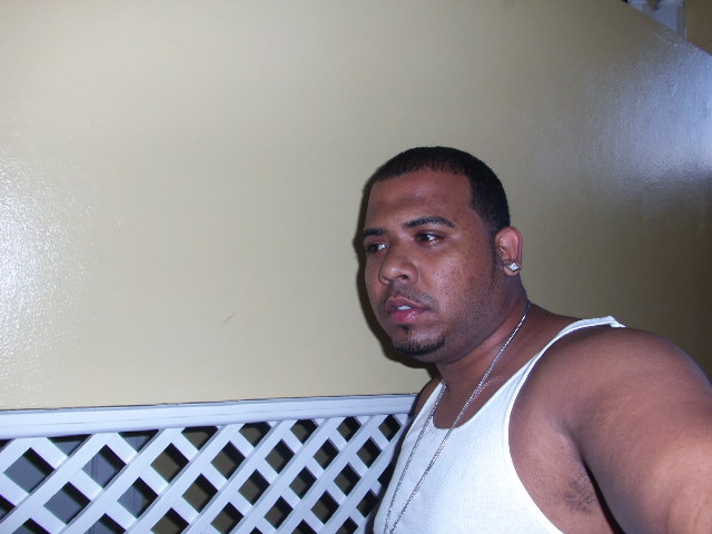 Date this athletic Dominican Republic man Diogenes from Santo Domingo DO8644