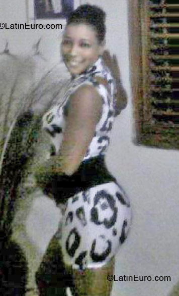 Date this attractive Dominican Republic girl Leury from Santo Domingo DO8659