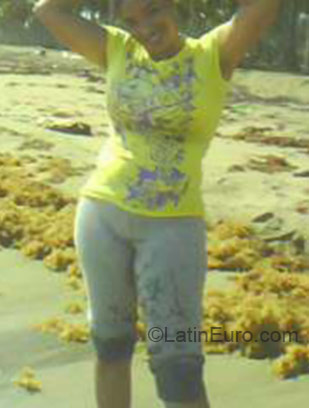 Date this young Dominican Republic girl Yodanny from Nagua DO8700