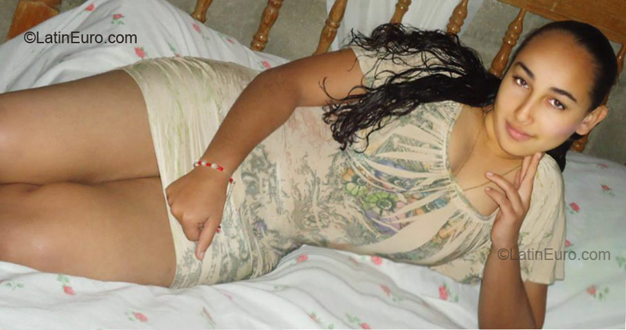 Date this pretty Dominican Republic girl Yaneliza from Santiago DO8736