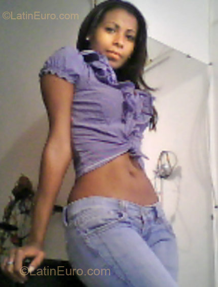 Date this nice looking Colombia girl Alexandra from Cali CO7611