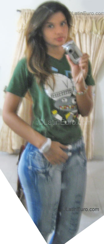 Date this georgeous Colombia girl Jennifer from Cartagena CO7630