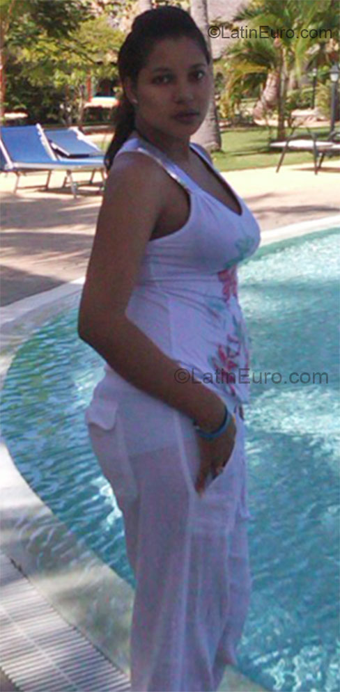 Date this charming Dominican Republic girl Eliizabeth from Santo Domingo DO8855