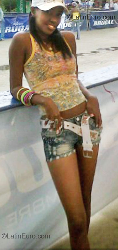 Date this exotic Dominican Republic girl Carolina trinid from Santo Domingo DO8861