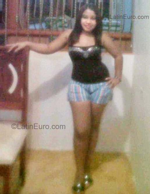 Date this voluptuous Dominican Republic girl Vanessa from Santiago DO8934