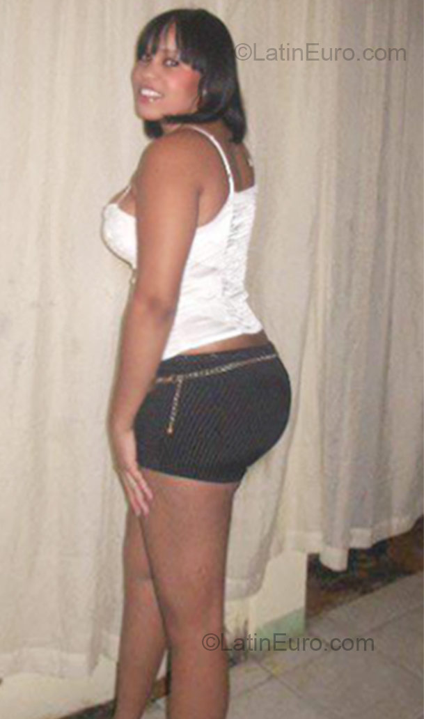 Date this young Dominican Republic girl Ruthbrit from Santo Domingo DO8945