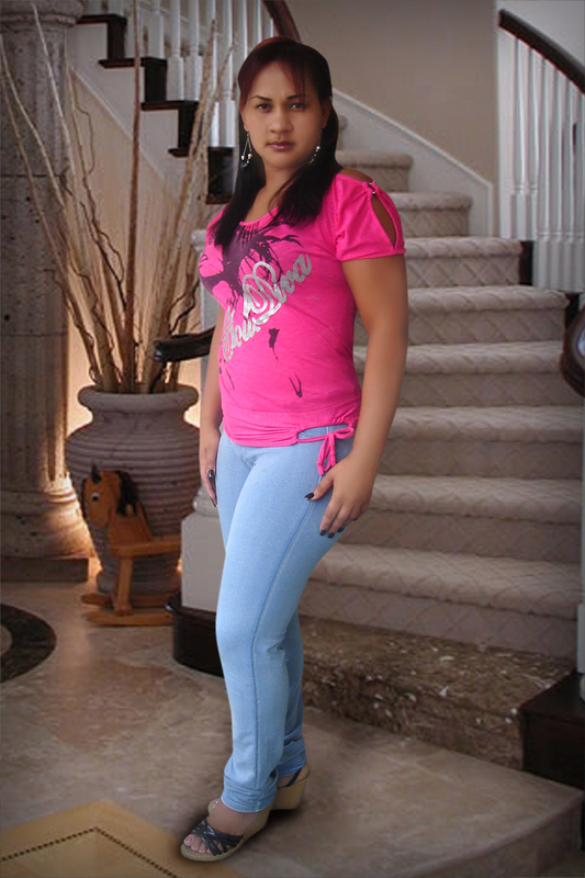 Date this foxy Dominican Republic girl Anyelina from Santiago DO8976