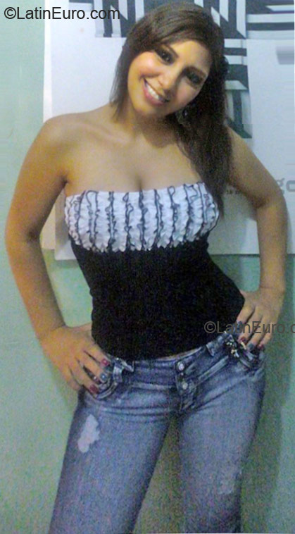 Date this delightful Colombia girl Angelica from Cali CO7860