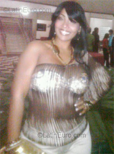 Date this stunning Dominican Republic girl Wendy from Santo Domingo DO9043