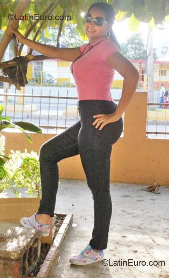 Date this tall Dominican Republic girl Virginia from La Vega DO9061