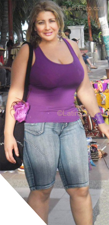 Date this lovely Colombia girl Yaneth from Cartagena CO7856