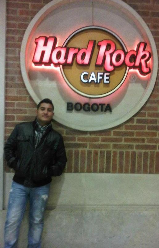 Date this charming Colombia man Rafael david from Paris CO7897