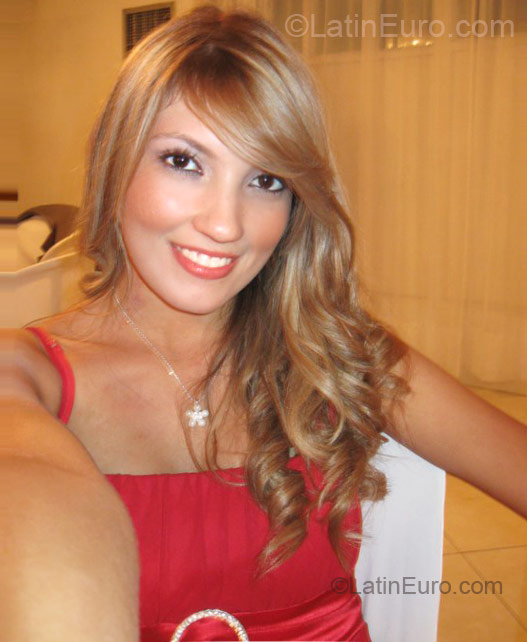 Date this hard body Colombia girl Munequita from Medellin CO8210