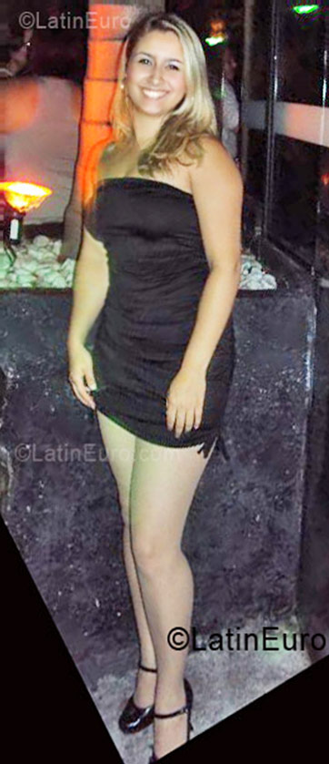 Date this good-looking Brazil girl Thais from Sao Paulo BR6004