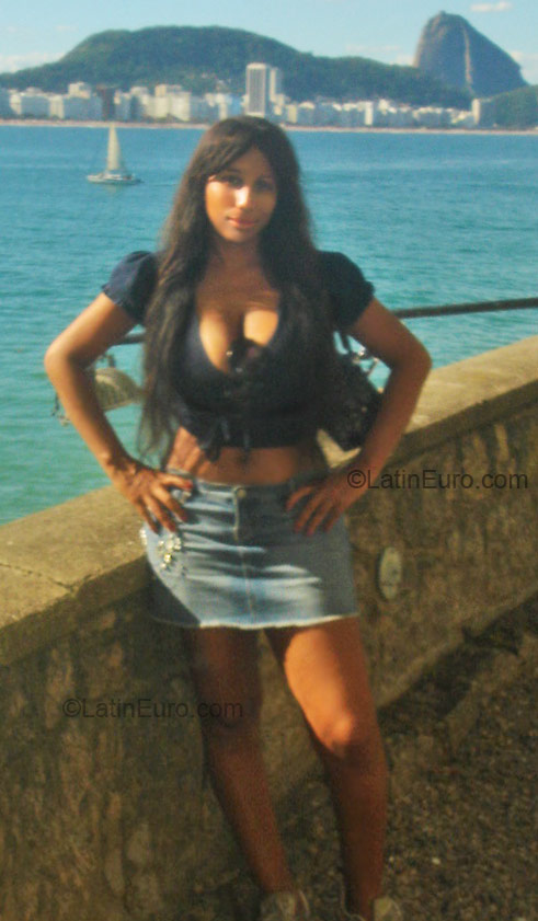 Date this young Brazil girl Thais from Rio De Janeiro BR6010