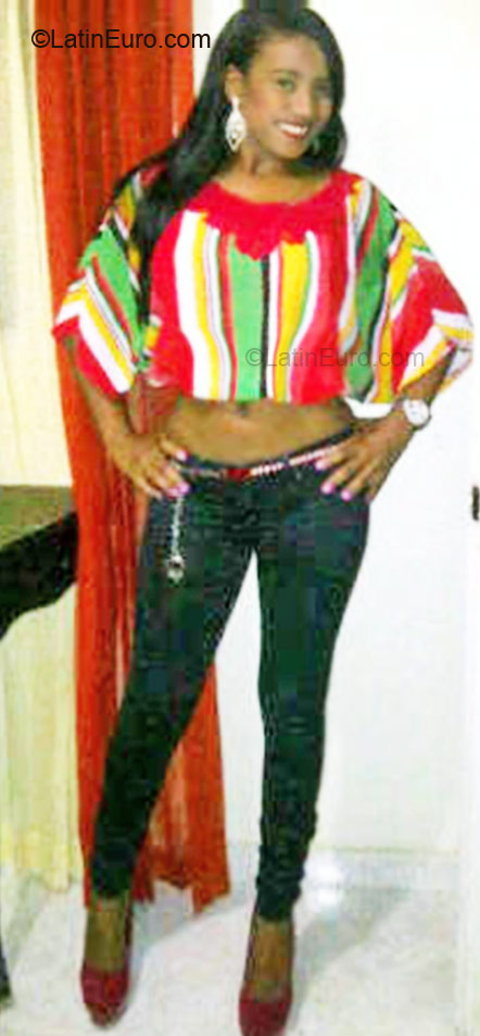 Date this beautiful Dominican Republic girl Lesly from Santiago DO9268