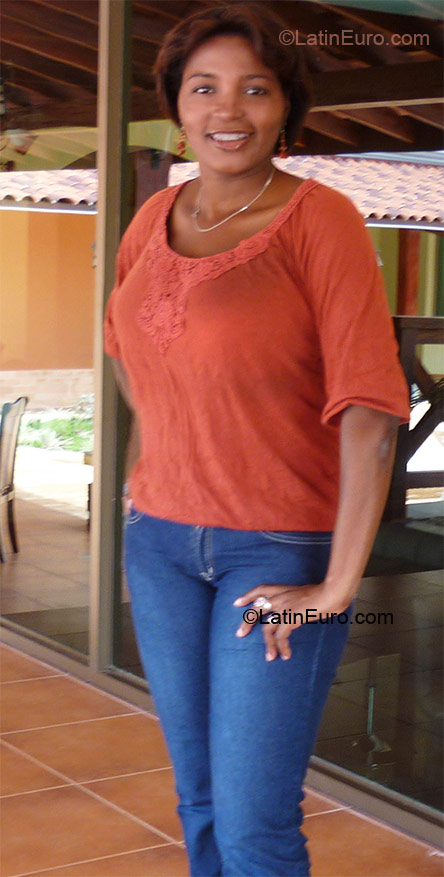 Date this cute Panama girl Luz from Panama City PA145