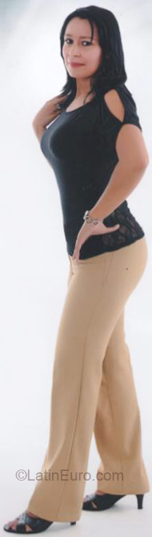 Date this hard body Colombia girl Maria Fernanda from Cali CO7983
