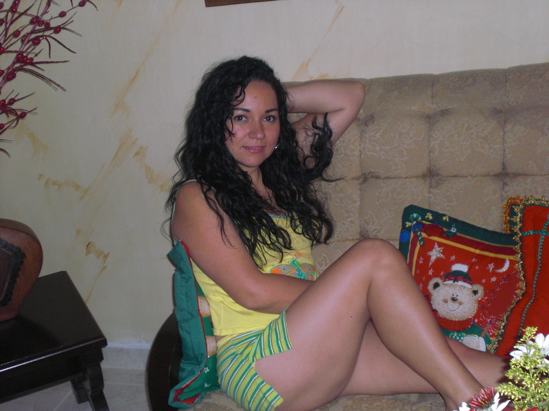Date this foxy Colombia girl LUNILLA from Medellin CO8035