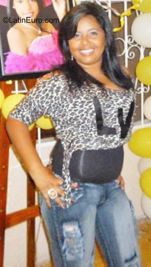 Date this nice looking Colombia girl Cindy from Barranquilla CO8043