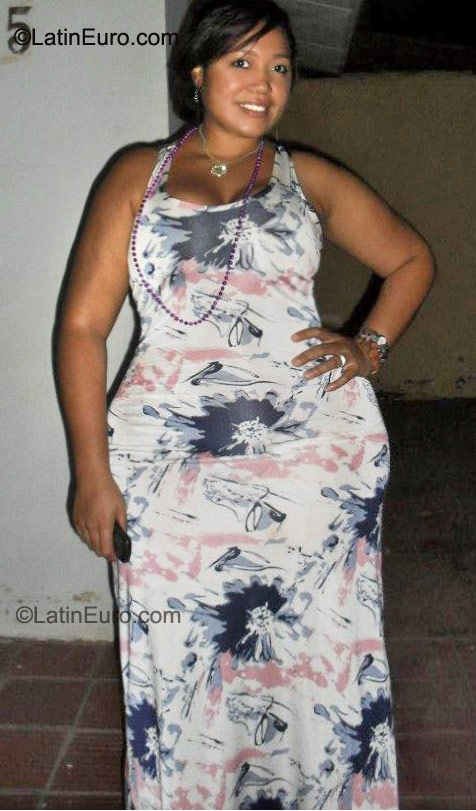Date this pretty Colombia girl Caterine from Cartagena CO10302