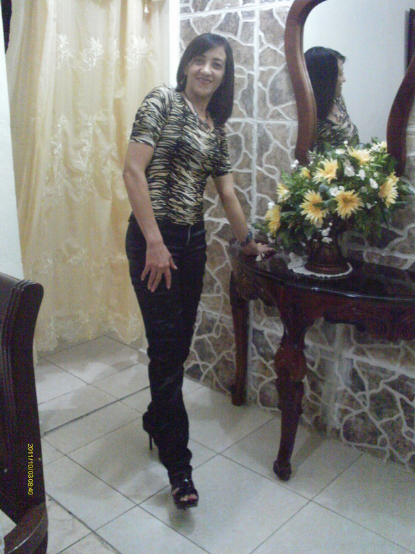 Date this nice looking Dominican Republic girl Maria deisi from Santo Domingo DO9438