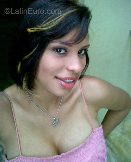 Date this voluptuous Dominican Republic girl Heni from Santo Domingo DO9451