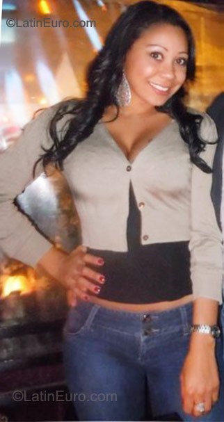 Date this voluptuous Colombia girl Eliana from Bogota CO8152