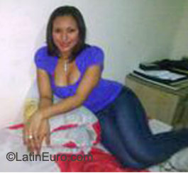 Date this nice looking Honduras girl Veronica from San Pedro Sula HN426