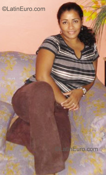 Date this happy Honduras girl Erika from Tegucigalpa HN427