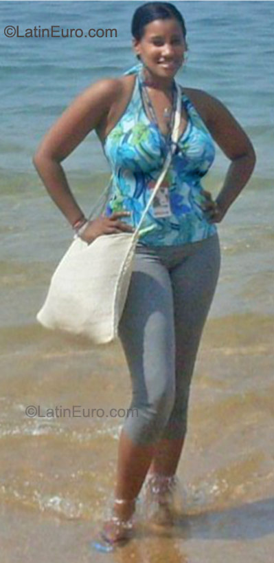 Date this voluptuous Dominican Republic girl Ammirys from La Romana DO9491