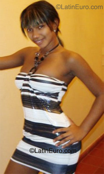 Date this athletic Dominican Republic girl Lanegra2126 from Santo Domingo DO9534