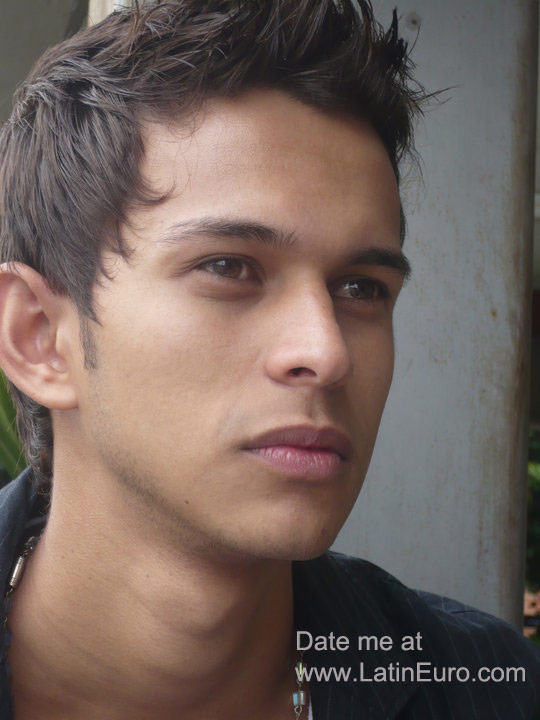 Date this exotic Colombia man David from Medellin CO8206