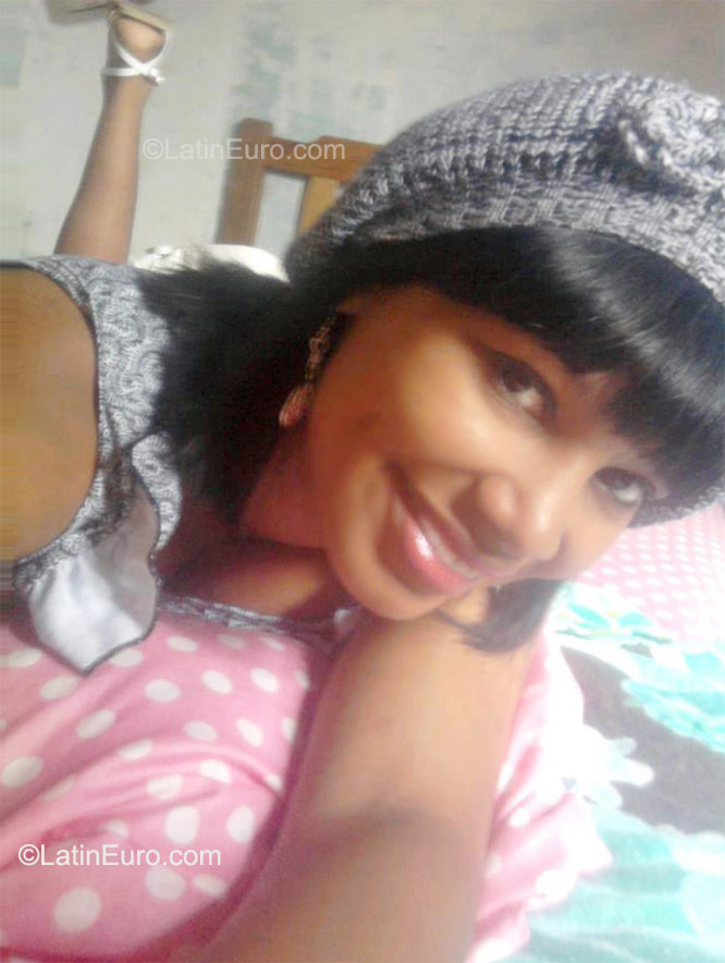 Date this exotic Colombia girl Giseth from Valledupar CO8207