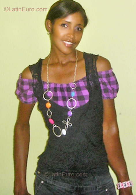 Date this passionate Dominican Republic girl Mary from Santo Domingo DO9576