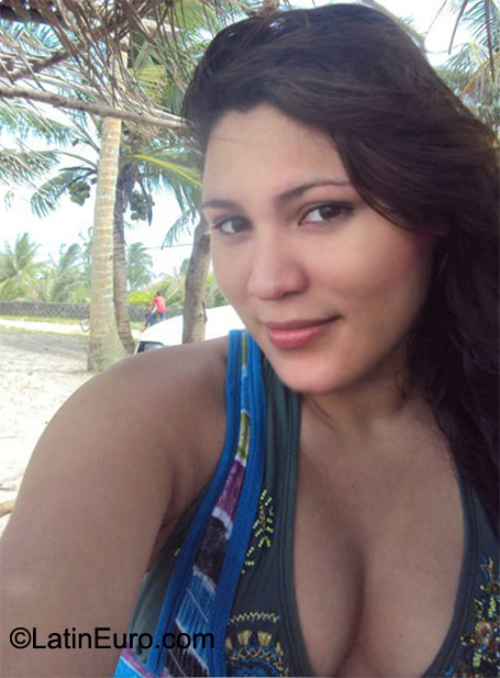 Date this nice looking Honduras girl Elian from San Pedro Sula HN450