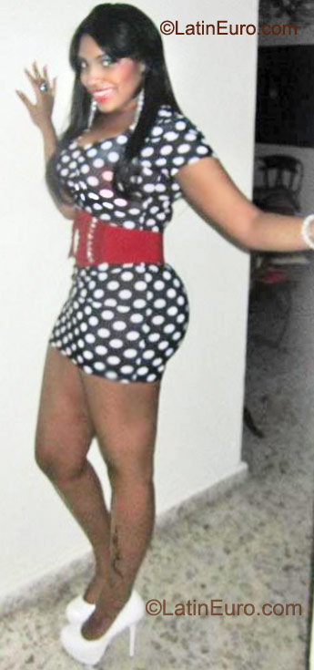 Date this hard body Dominican Republic girl Stephani from San Cristobal DO9691