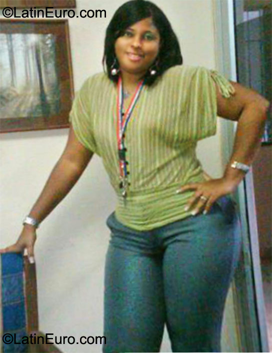 Date this cute Dominican Republic girl Navieli from Santo Domingo DO9693