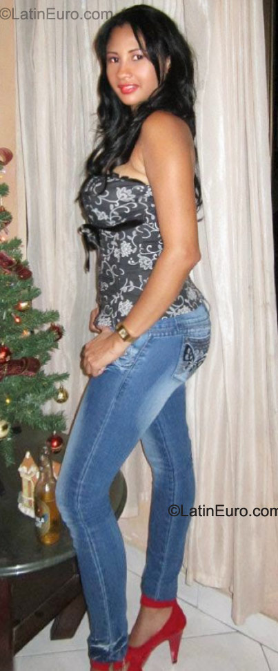 Date this young Colombia girl Bery from Cartagena CO9451