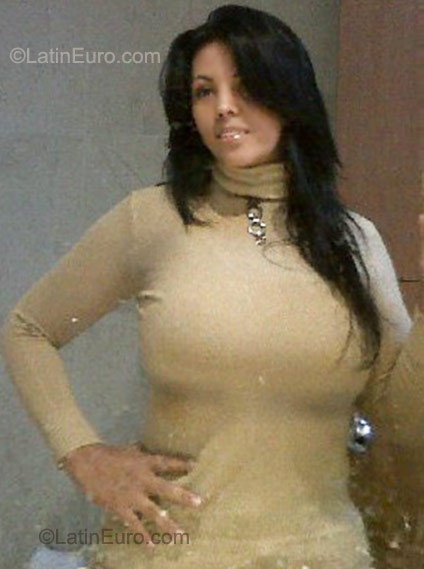 Date this pretty Colombia girl Geraldine from Cali CO8400