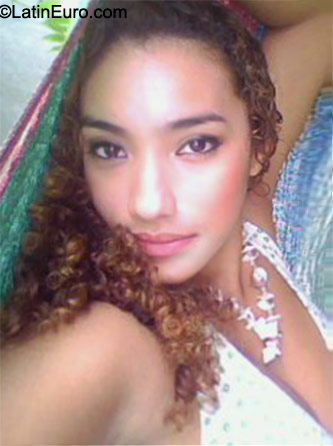 Date this young Honduras girl Ninoska18 from Honduras HN470