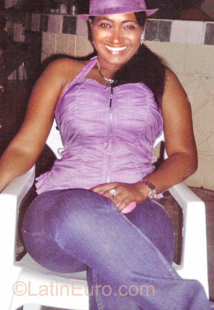 Date this athletic Dominican Republic girl Feliana from Santo Domingo DO9797